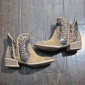 Circle G Leopard Print and Tan Ankle Booties Women's Size 7.5